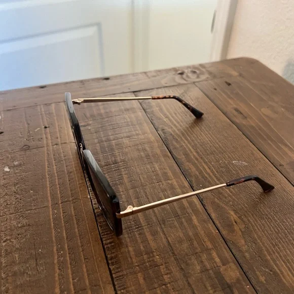 Sunglasses Bundle - Picture 5 of 8